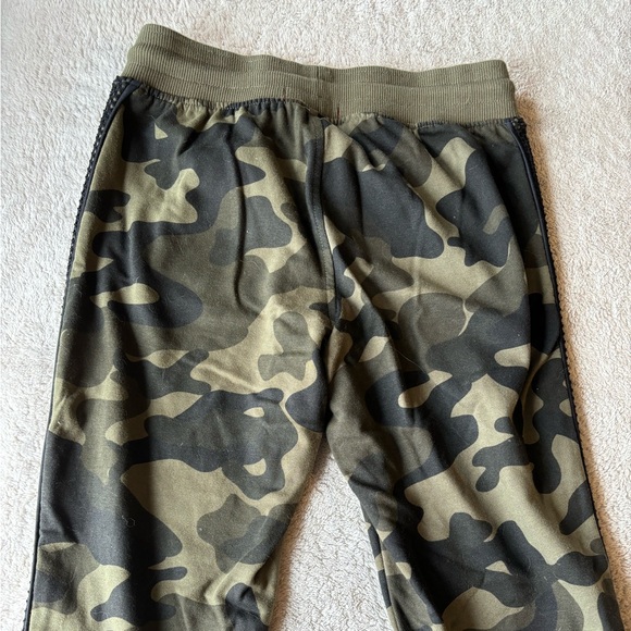 GUESS camo sweatpants - Picture 2 of 4